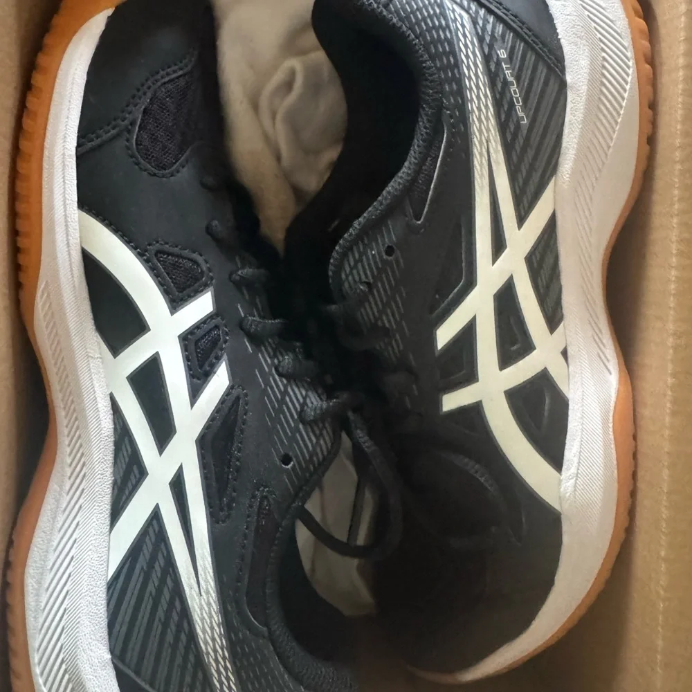 ASICS Women’s Volleyball Black - Picture 1 of 3